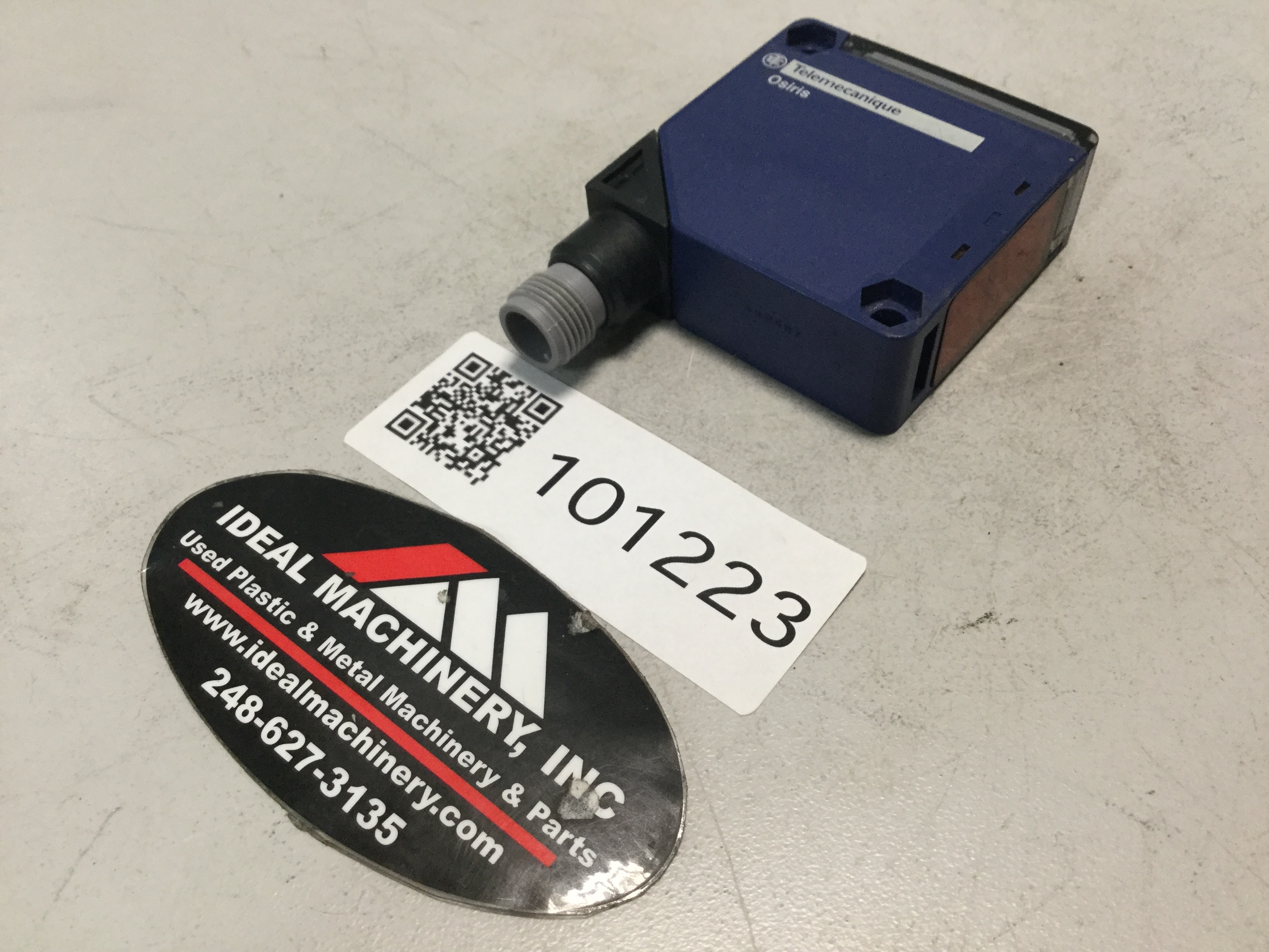 Used TELEMECANIQUE Photoelectric Sensor XUK0AKSAM12 USED