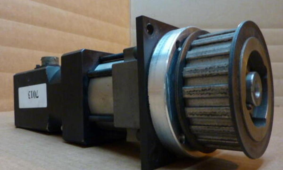 Used MOOG Brushless Motor 303-030A Used