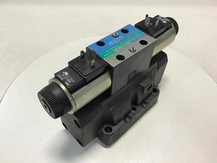 Used VICKERS DG4V-3S-6C-M-U-HL7-60-EN490-B13 Valve Used #145435