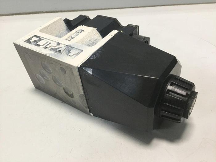 Used TOKIMEC Valve DG4VS-5-0A-M-P7L-H-7-40-JA6 #106408