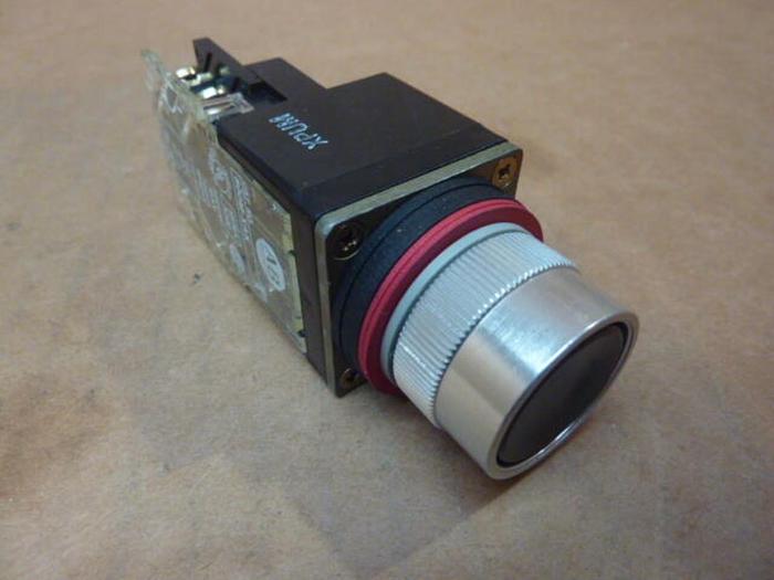 Used ALLEN BRADLEY Push Button 800MR-A2 BLACK #32406 DNL SCRAPPED