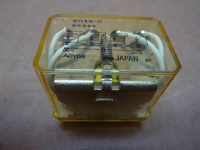 Used IDEC Relay RH4B-U #27566 DNL SCRAPPED