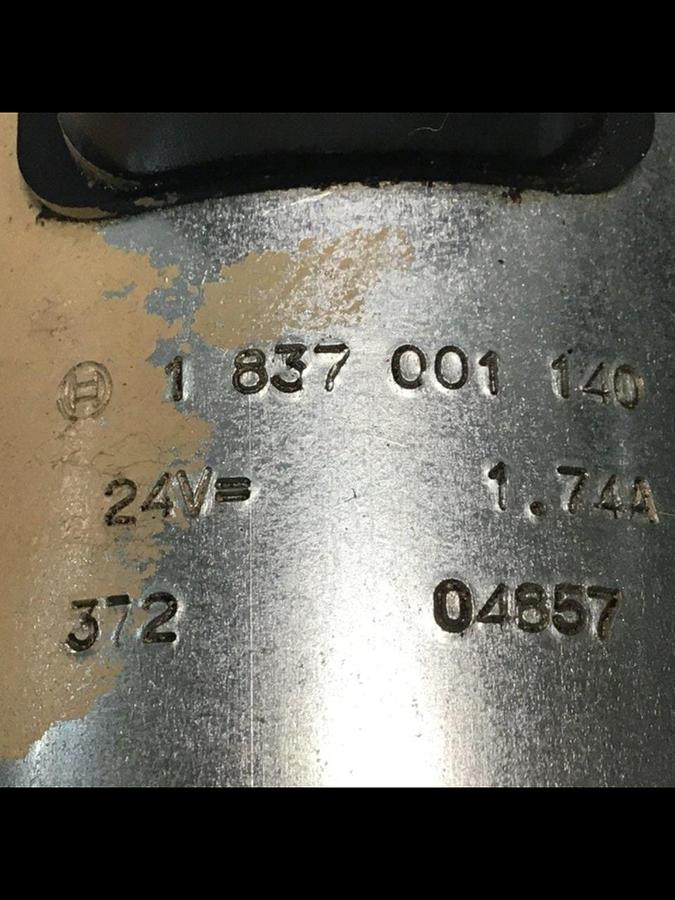 Used BOSCH Hydraulic Valve 0 810 001 825 Used