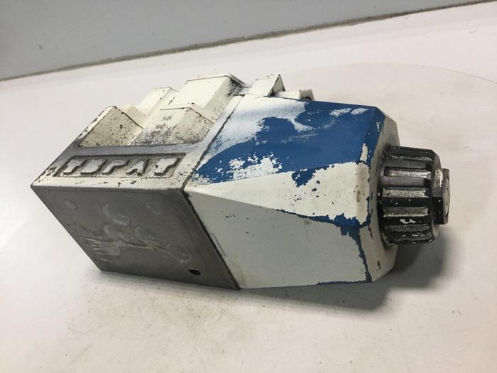 Used VICKERS Tokimec Directional Control Valve DG4V52AMP7LH740 #102597