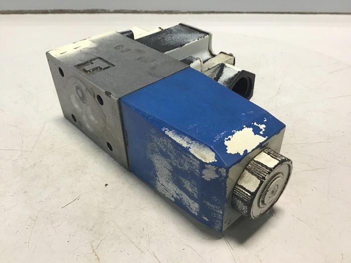 Used VICKERS Valve DG4V-3-2A-M-P7-H-7-T10-50 #129705