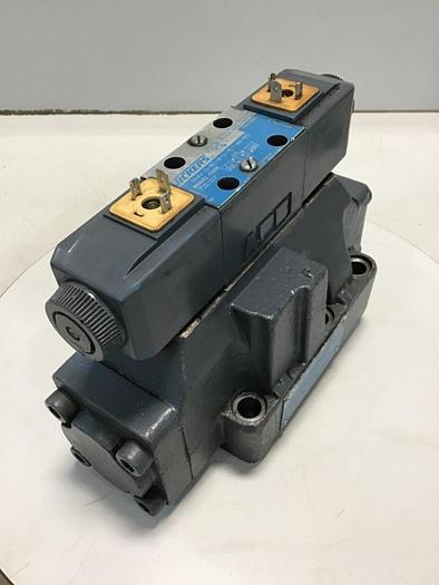 Used VICKERS Solenoid Directional Valve DG4V-3-6C-M-U-HL7-60-B13 USED