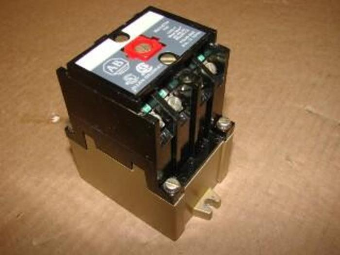 Used ALLEN BRADLEY AC Relay 700-P400A1 SER A #25884