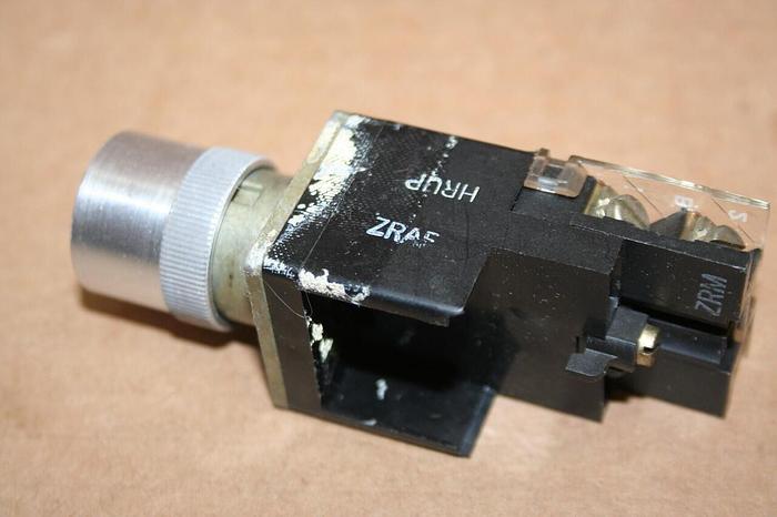 Used ALLEN BRADLEY Push Button 800MR-D9 GREEN #18434