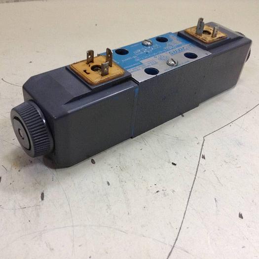Used VICKERS Directional Valve DG4V-3-6C-M-U-HL7-60 Used