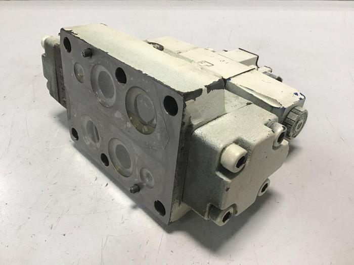 Used VICKERS Directional Control Valve DG4V36CMP7H750JA100 USED #129977