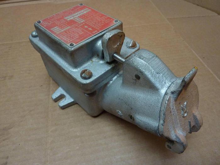 Used PYLE NATIONAL Receptacle YXA-13032-G #25053