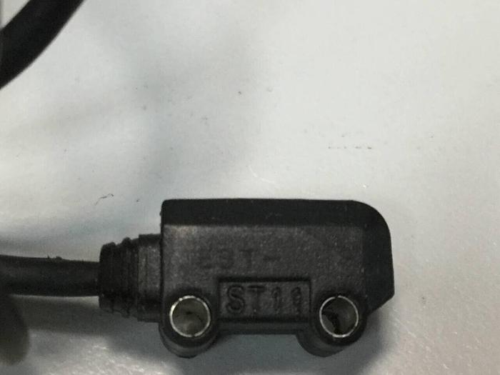 Used OMRON Photoelectric Sensor E3T-ST11 #99354