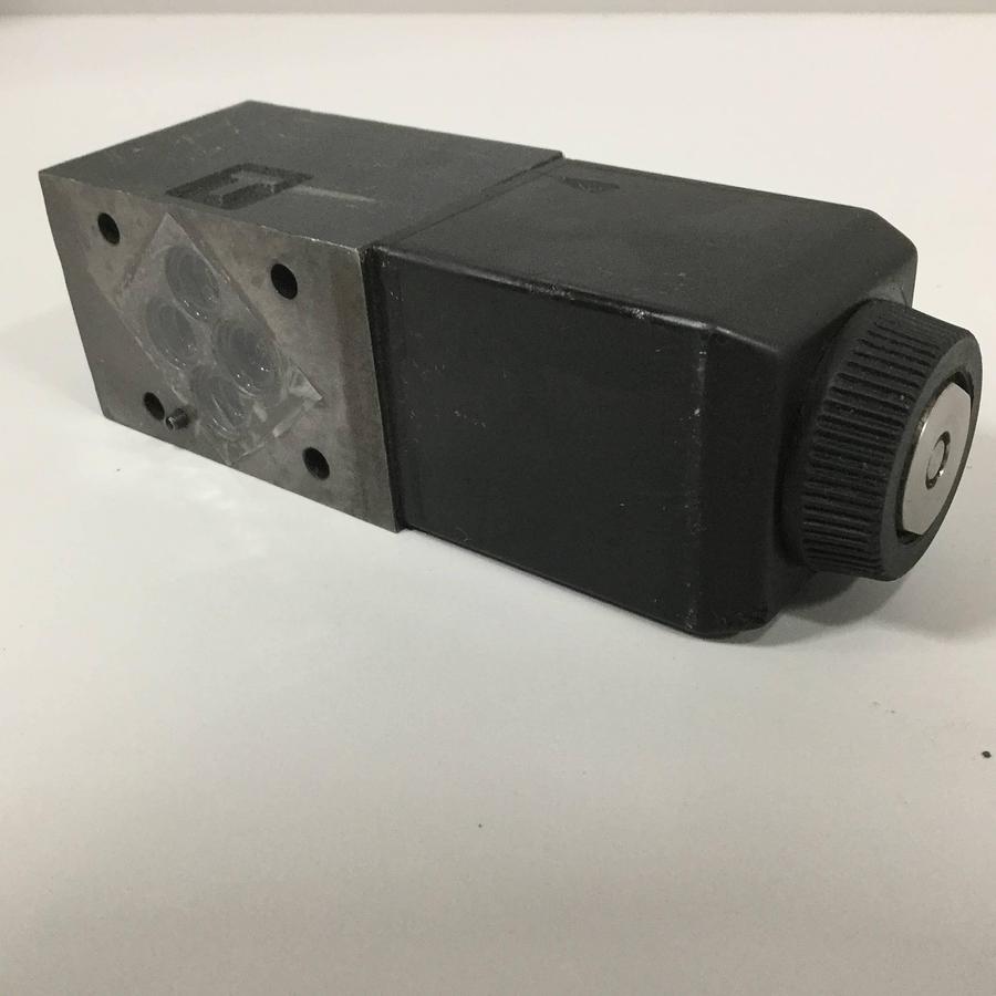 Used VICKERS Valve DG4V-3-2A-M-U-H7-60 Used