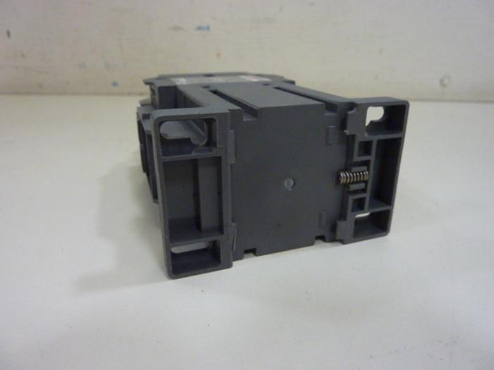 Used LS INDUSTRIAL SYSTEMS Contactor MC-12B #64230