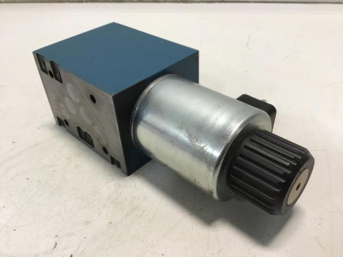 Used BOSCH Hydraulic Valve 0 810 001 830 Used