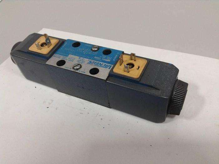 Used VICKERS Directional Valve DG4V-3-6C-M-U-HL7-60 Used