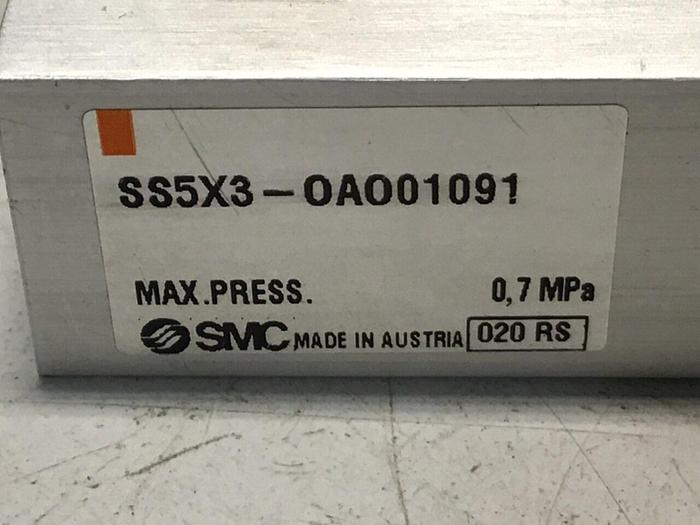 Used SMC Manifold w/ Valves SS5X3-OAO01091 #129046