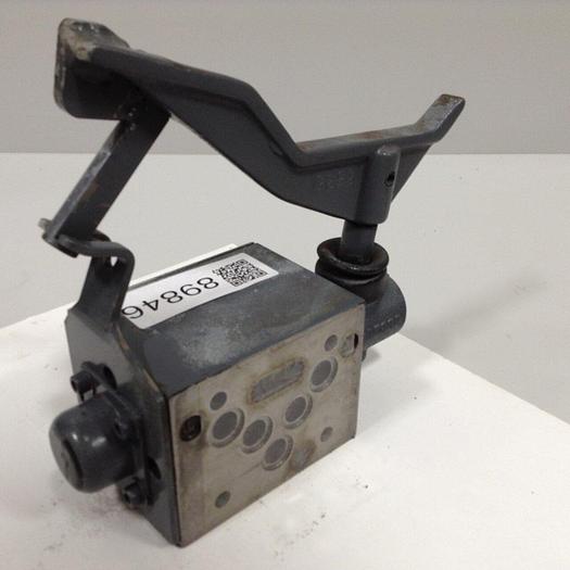 Used PARKER Directional Control Valve D3ML4B10X4384 #89846