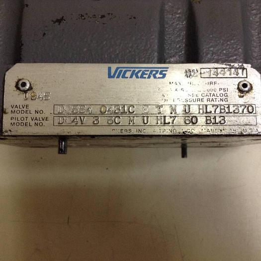 Used VICKERS Valve DG4V-3-6C-M-U-HL7-60-B13 Used