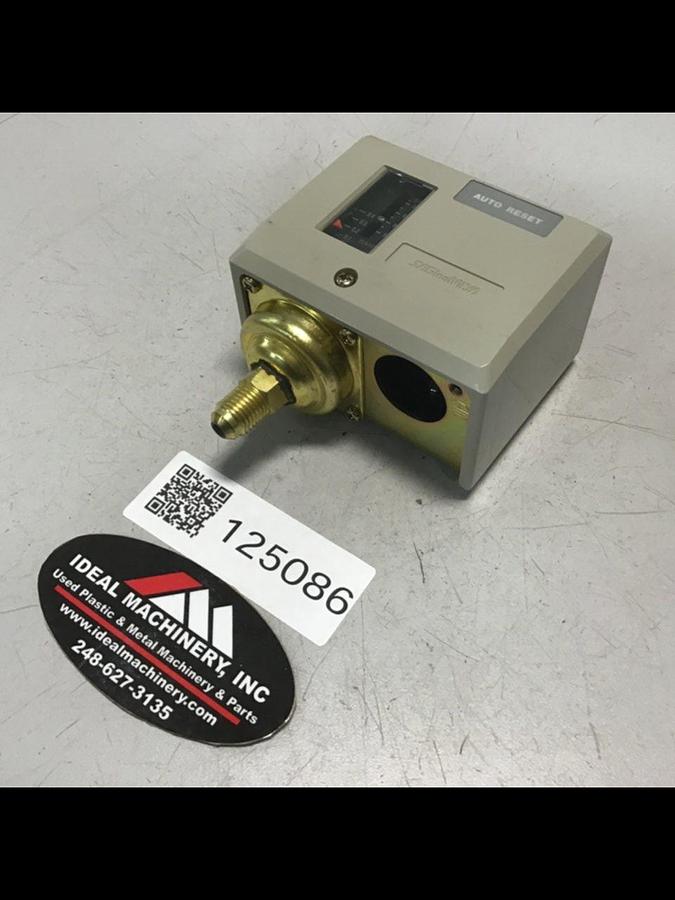 Used SAGINOMIYA SEISAKUSHO Pressure Sensor SNS-C106Y193 USED