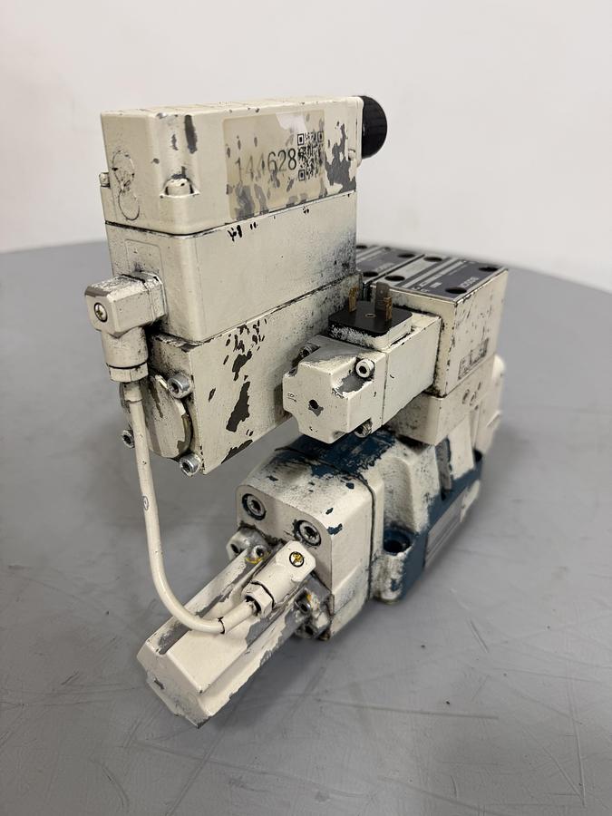 Used BOSCH Hydraulic Servo Valve 0 811 404 607 USED