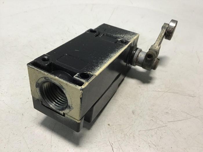 Used SQUARE D Limit Switch 9007-AEQ2699 #121444