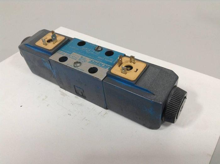Used VICKERS Directional Valve DG4V-3-6C-M-U-HL7-60 Used