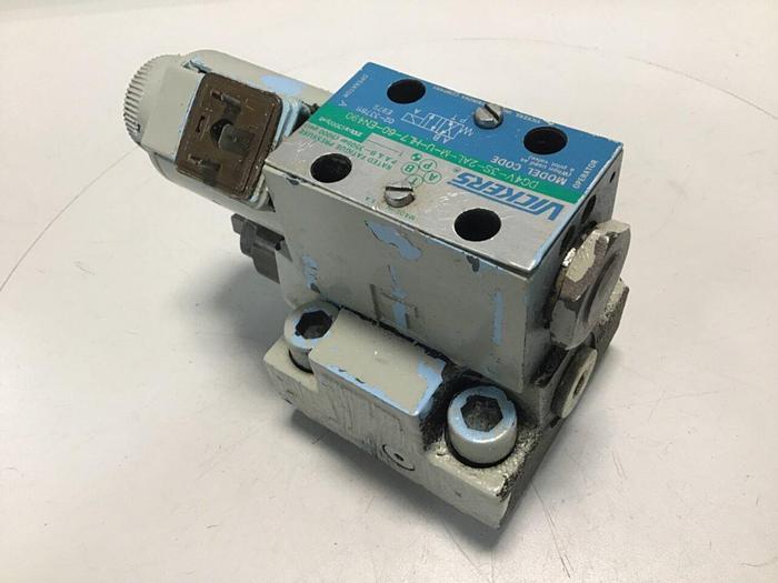 Used VICKERS Directional Valve DG4V-3S-2AL-M-U-HL7-60-EN490 #114964