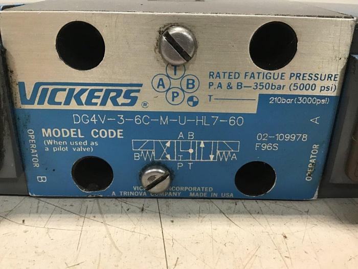Used VICKERS Directional Valve DG4V-3-6C-M-U-HL7-60 Used
