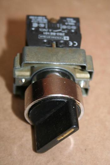 Used ALLEN BRADLEY Selector Switch PB549 SWITCH Used