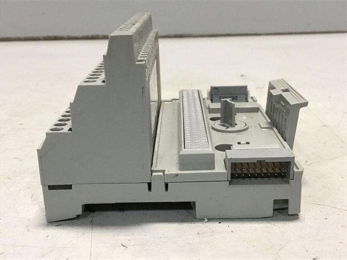Used ALLEN BRADLEY Flex Terminal Bus 1794-TB32 SER A #140190