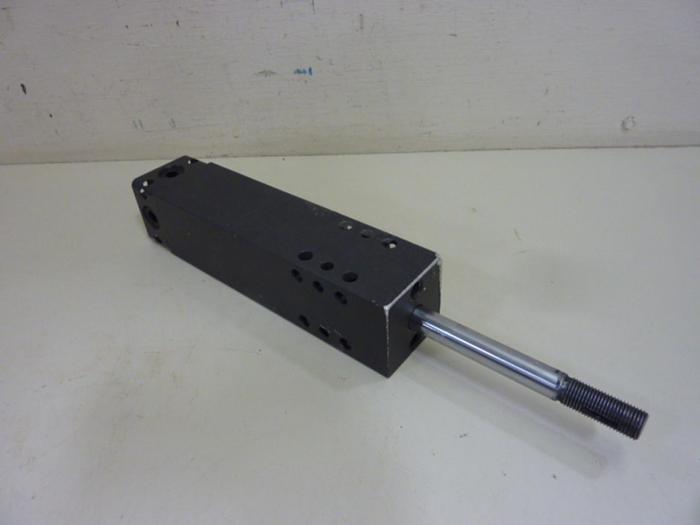 Used BTM CORP PSI Rotary Clamp RC-1500-90-CCR-THD #58259