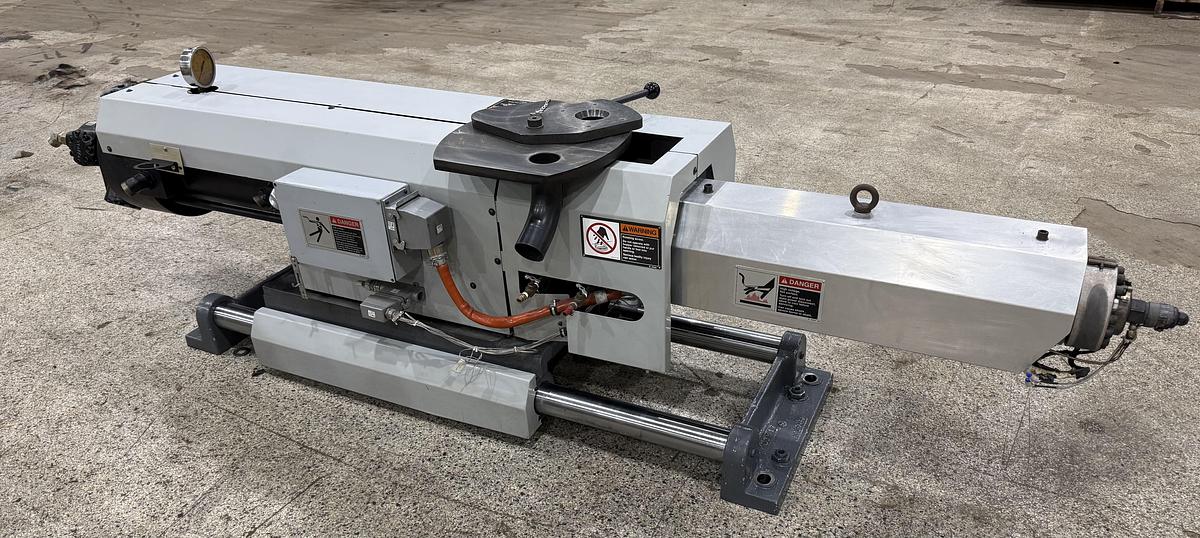 Used VAN DORN DEMAG 210HTG720 / injection unit