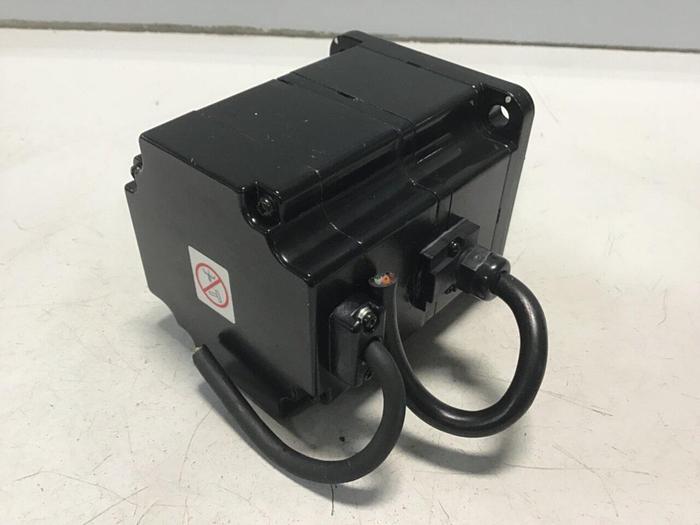 Used YASKAWA Servo Motor SGMPH-02A1A-YR31 #124730
