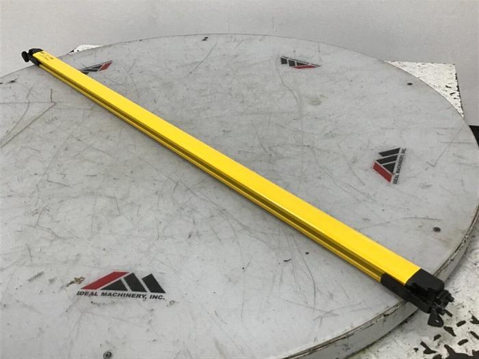 Used KEYENCE CORP Light Curtain Transmitter GL-R64H-T USED