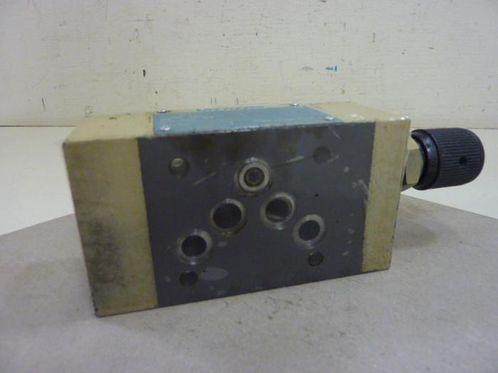 Used VICKERS Flow Control Valve DGMFN5XP2H30 #61045