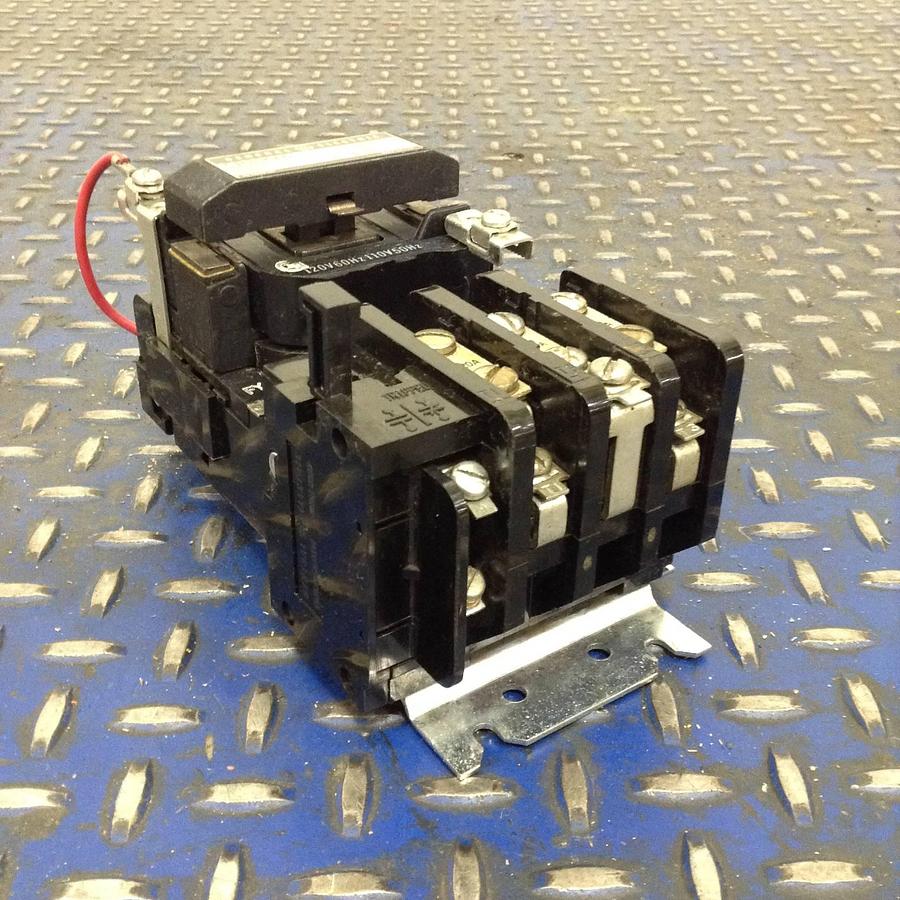 Used GENERAL ELECTRIC (G.E.) Motor Starter Size 00 CR306A0 USED