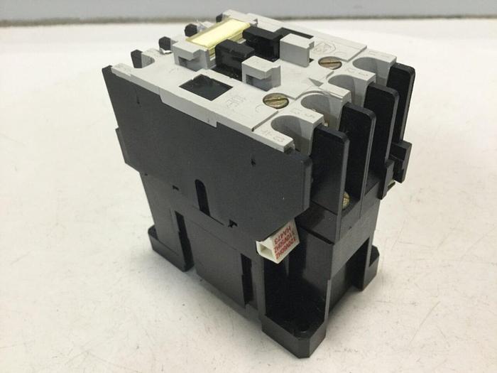 Used ALLEN BRADLEY Contactor 100-A12ND3 SER B #103992