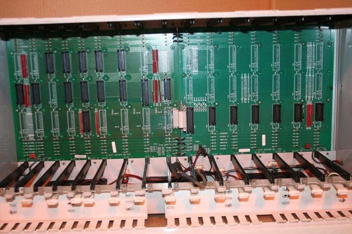 Used BARBER COLMAN Control Card Rack 4NCE-200GE-0CA-0-04 Used