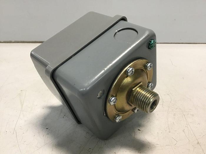 Used SQUARE D Pressure Switch 9013GHG6J62X #131063