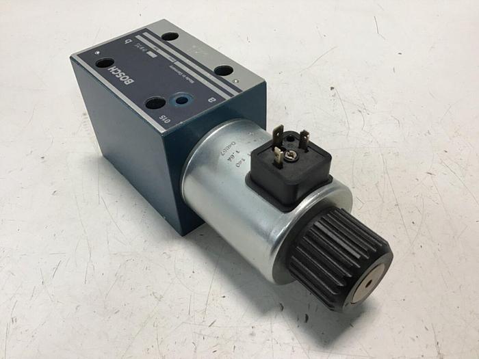 Used BOSCH Hydraulic Valve 0 810 001 830 Used