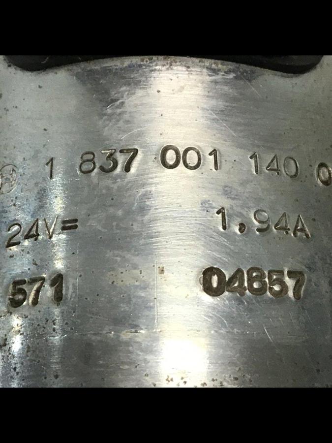 Used BOSCH Hydraulic Valve 0 810 001 825 Used