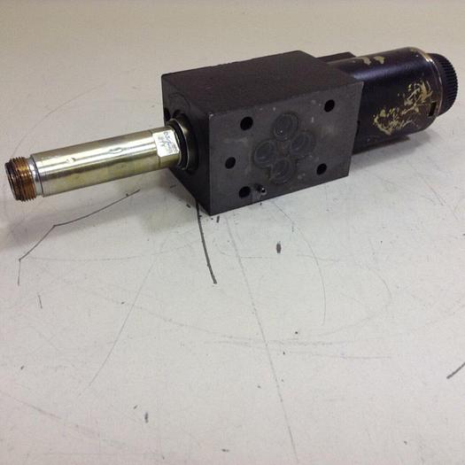 Used VICKERS Solenoid Valve DG4V-3S-6C-M-U-HL7-60-EN490 Used