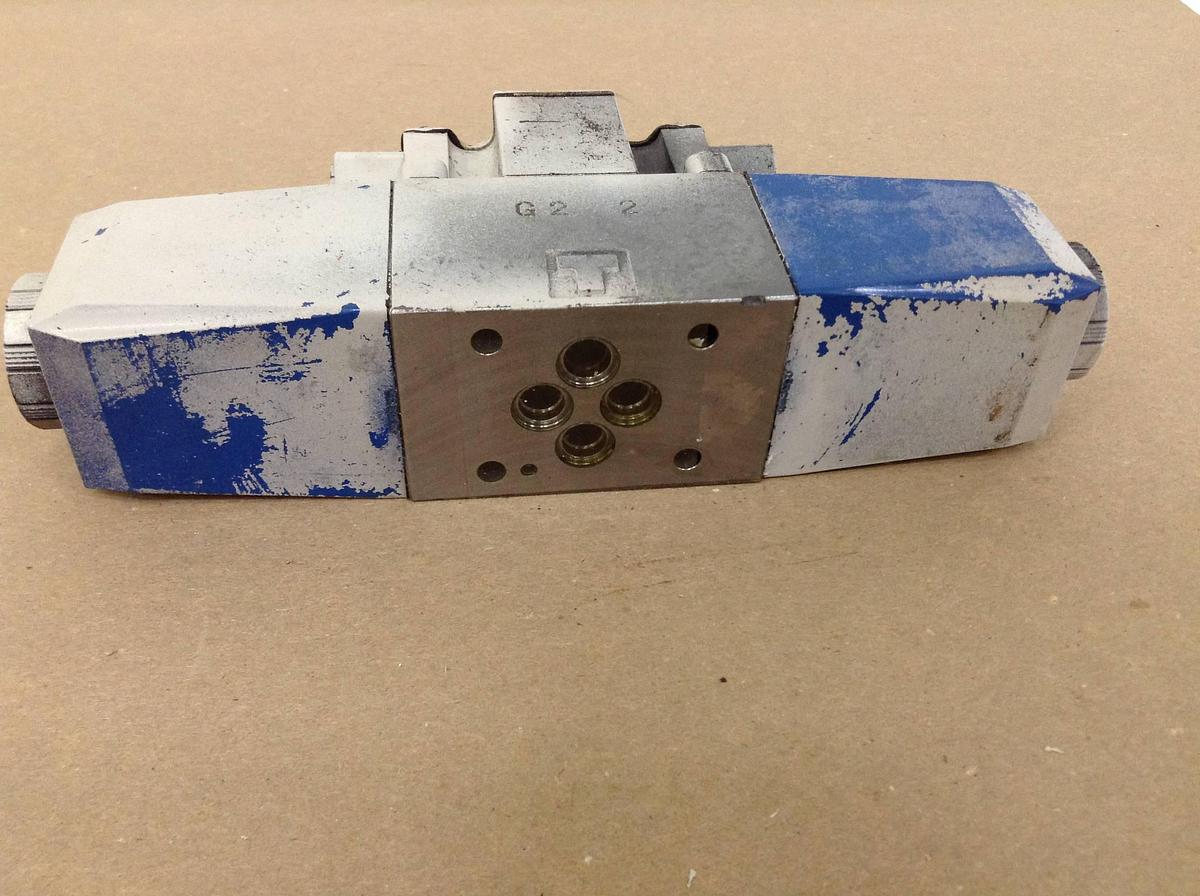 Used VICKERS Directional Control Valve DG4V36CMP7H750 USED