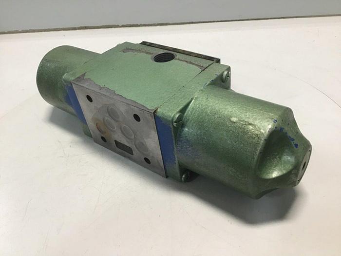 Used VICKERS Valve DG4S52CMWH10 #113010