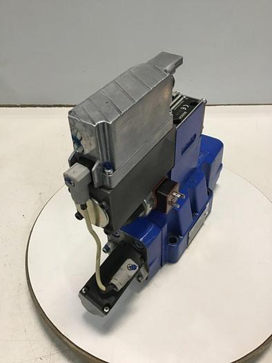 Used BOSCH 4-Way Solenoid Directional Servo Valve 0 811 404 601 USED