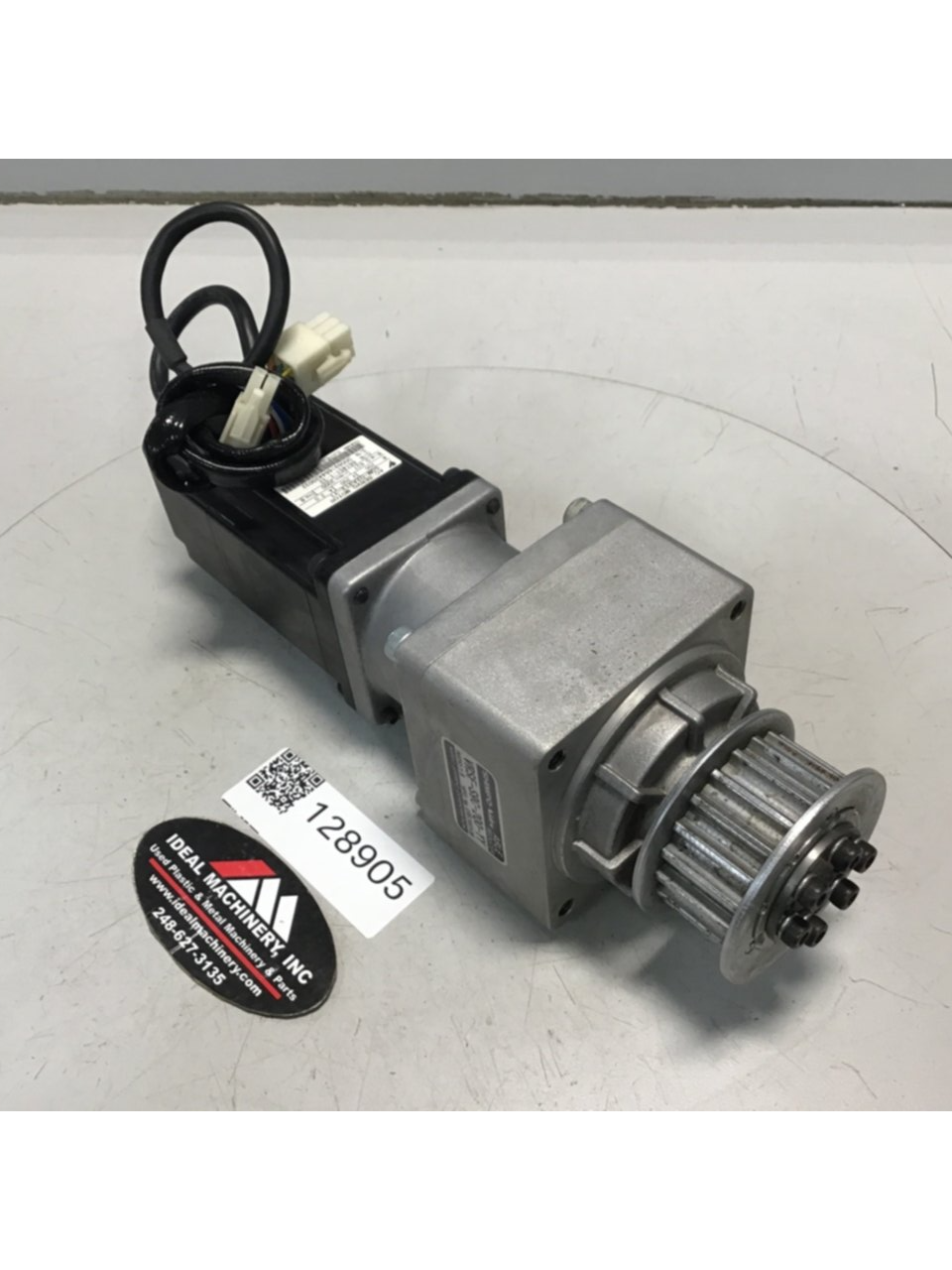 Used YASKAWA Servo Motor SGM-02A312-Y1 USED