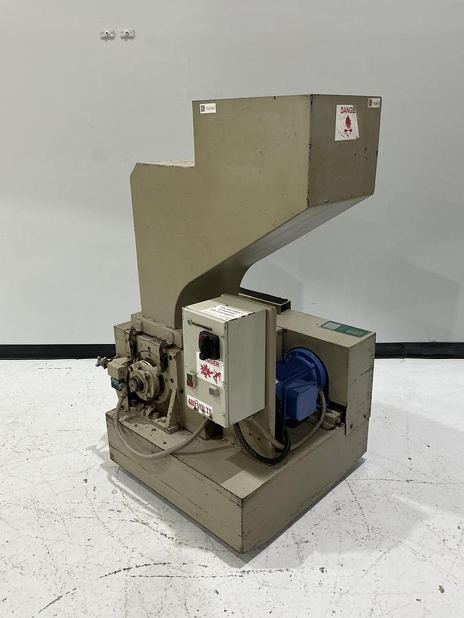 Used CONAIR WORTEX LP-350 GRINDER GRANULATOR USED #152557 Inside NEEDS TO BE CLEANED