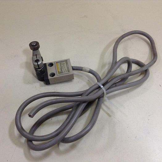 Used OMRON Limit Switch D4C-9033 #83666