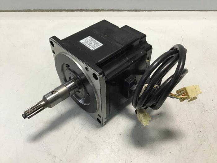 Used YASKAWA Servo Motor SGMP-08AWYR32 Used